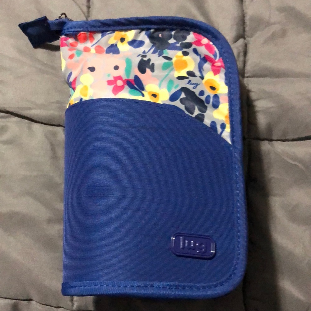 Lug free standing cosmetic bag. Brand new w/o tags.